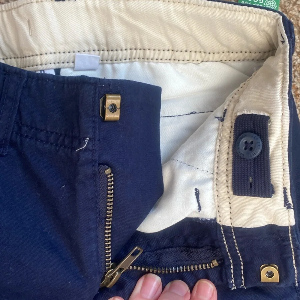 NWT Gap Kids Cargo Shorts. Navy. Size 6. Adjustable waist.